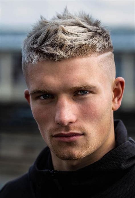 Férfi spiky frizura ezüstös hajjal