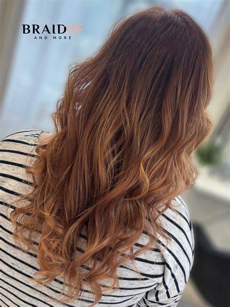 Hair Gallery színpadi látvány - fények és frizurák