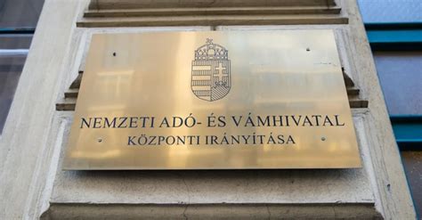 NAV épülete és adóbevallás űrlap