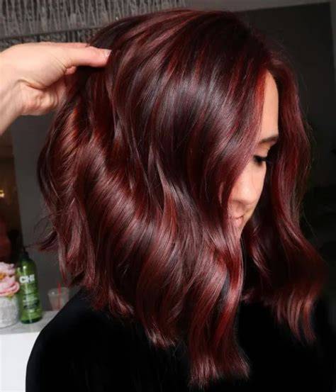 Vörös hajtrend inspiráció: réz- és burgundi árnyalatok