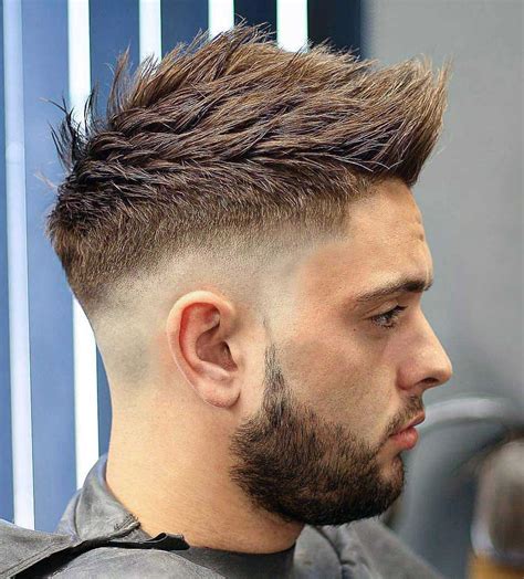 Férfi faux hawk frizura
