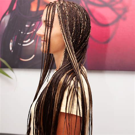 Póthajjal készült fonások különböző stílusokban