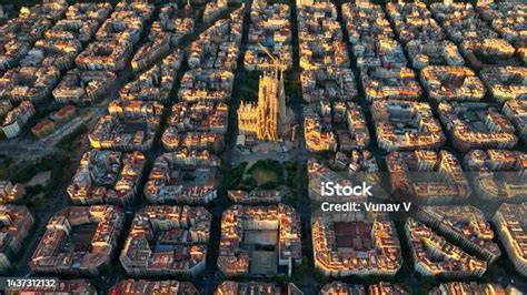 Barcelona látképe a kikötőből