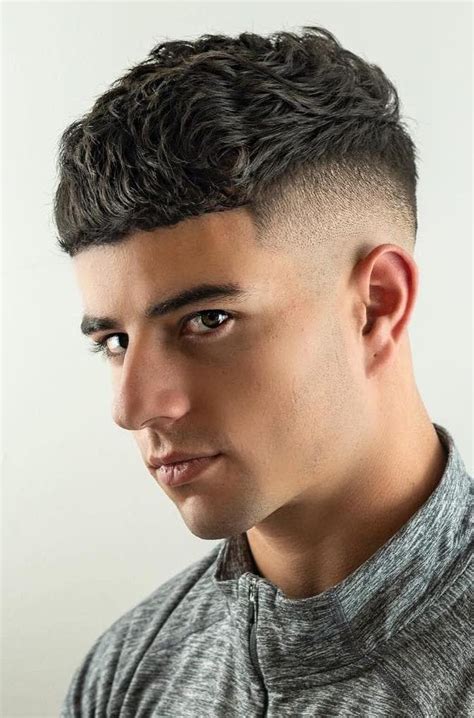 Férfi crop frizura frufruval