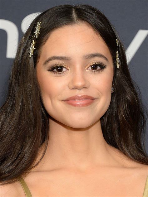Jenna Ortega frufruval