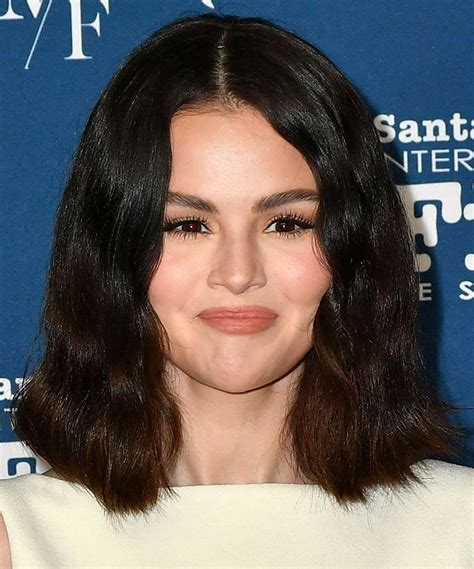 Selena Gomez oldalfrufruval