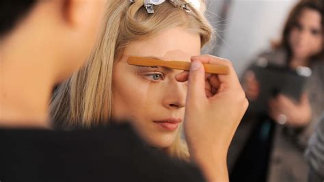 Szemöldökformák összehasonlítása