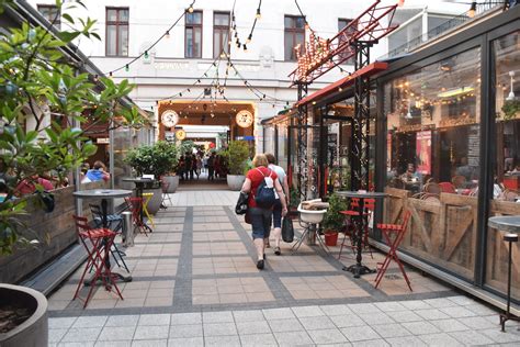 Gozsdu-udvar hangulata téren
