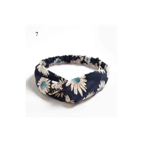 Különböző virágmintás hajpántok