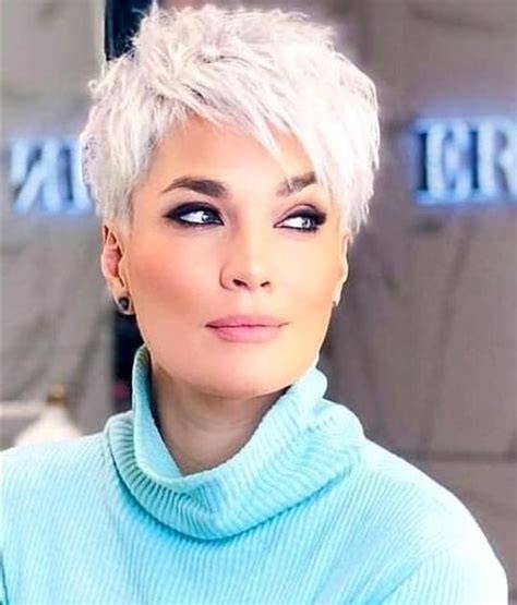 pixie vágás rövid ősz haj