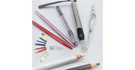 Különböző microblading eszközök és anyagok