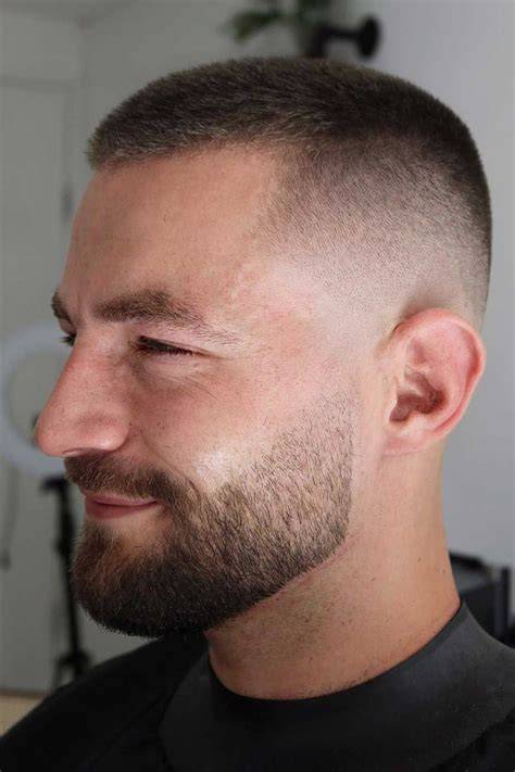 Buzz cut és szakáll kombinációja vizuálisan