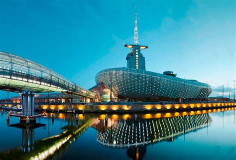 Bremerhaven látképe a kikötővel