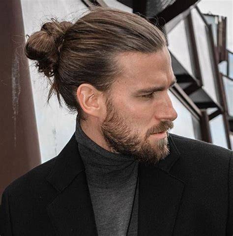 férfikonty stílusok - man bun variációk