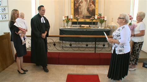 Luther-kabátban szolgáló evangélikus lelkész