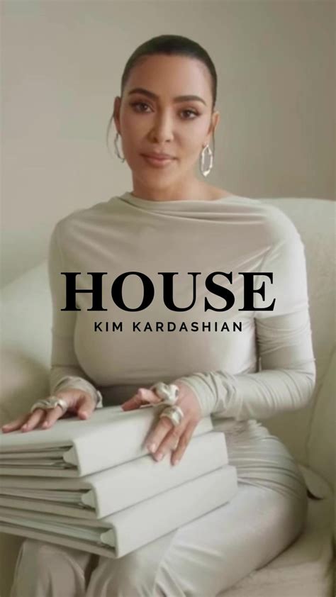 Kim Kardashian minimalista divat szettje