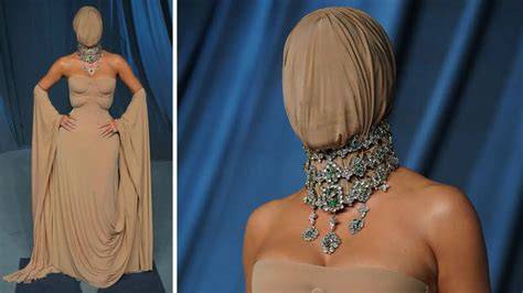 Kim Kardashian Academy Museum gálán Maison Margiela ruhában