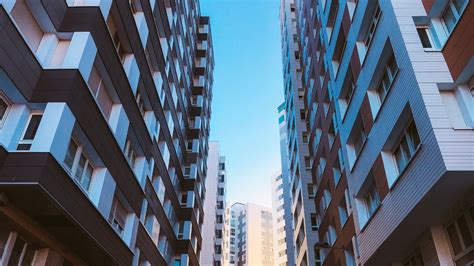 Belülről készült fotó egy modern fodrászszalonról