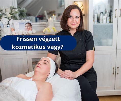 Kozmetikus arcápolást végez