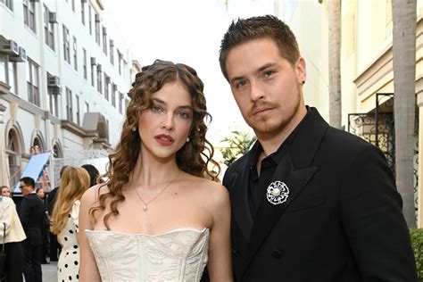 Palvin és Dylan Sprouse az operaház fantomja jelmezben