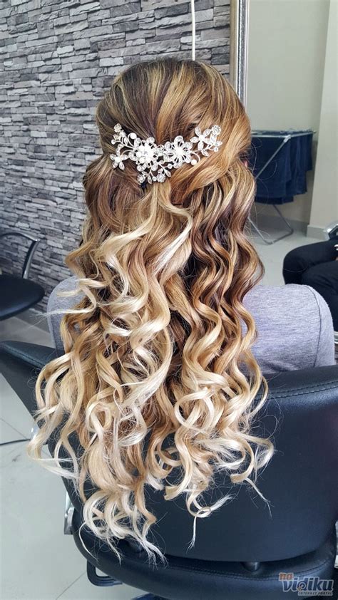 Malvina frizura virágokkal