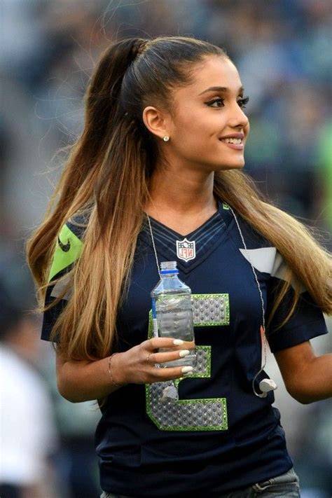 Ariana Grande copfos haj stílusa és póthajhasználat