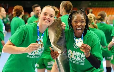 Kristina Jörgensen és Betchaidelle Ngombele a döntő pillanataiban