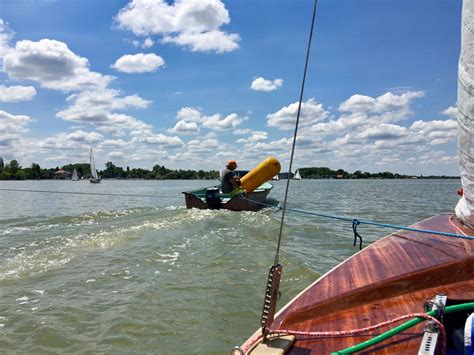 Optimist hajó vitorlázása