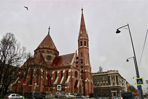 Fotó a 1931-es historizáló neobarokk templom stílusáról és architektúrájáról