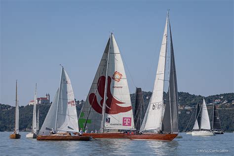 Vitorlásverseny a Balatonon