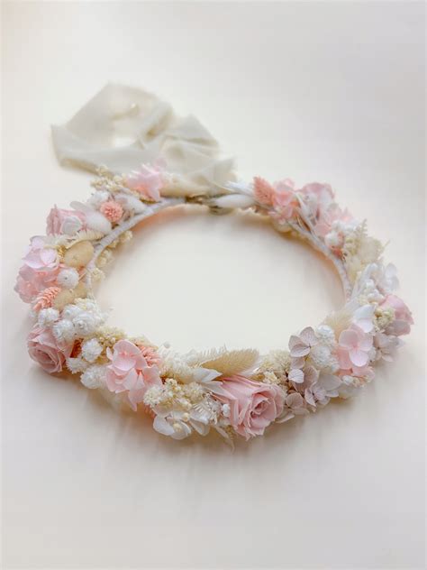 Papír virágokból készült hajpánt