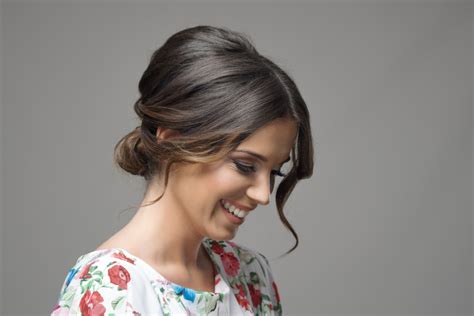 Laza, elegáns konty