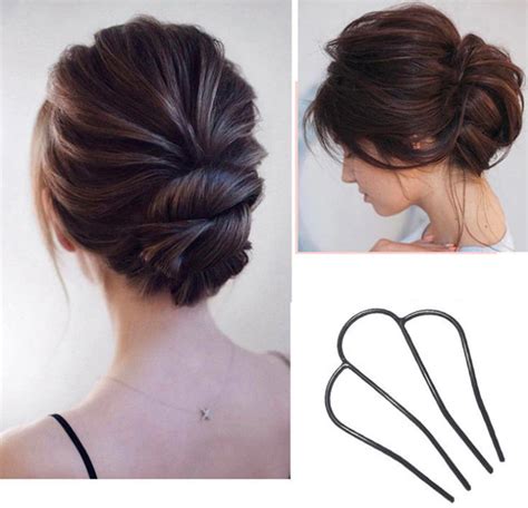 Elegáns konty hajtűkkel díszítve