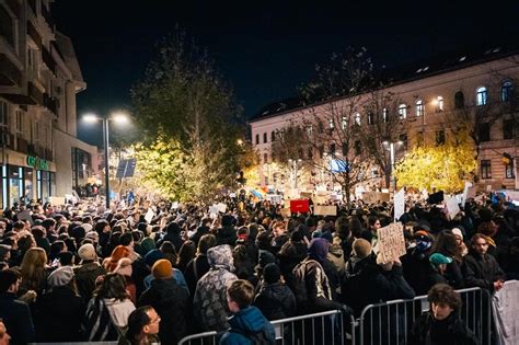 Fiatalok tüntetnek tandíj ellen