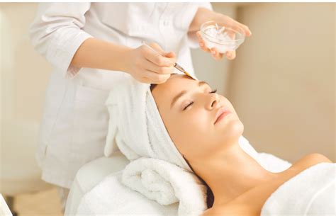 Nő kozmetikai kezelésen