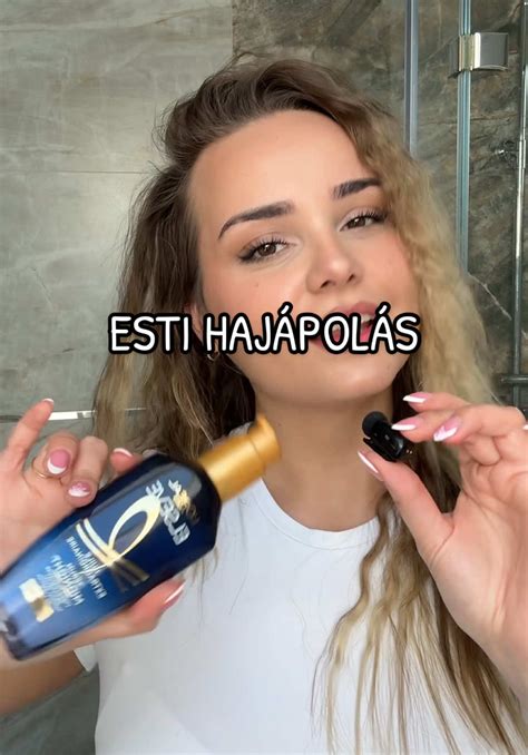 Nő hajápolás közben