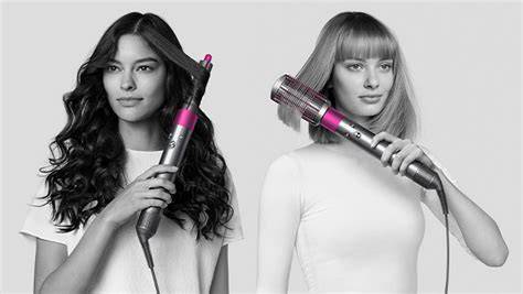 Infografika: A Dyson hajformázó játékosságának elemei és a tartozékok