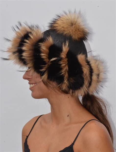 Női róka prémes sapka