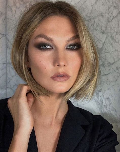 Nő bubi frizurával