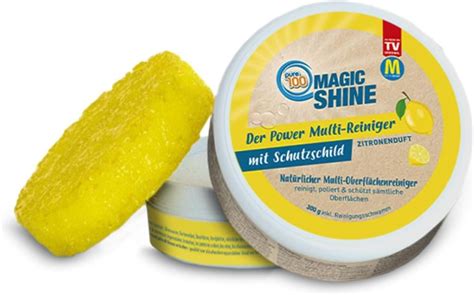 Illusztráció a Magic Melamin Szivacsról, amely különböző felületeket tisztít.