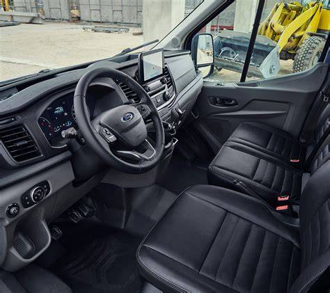 Ford Transit belső tér maximalizálása polcrendszerrel