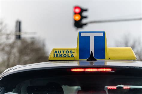 Oktató és tanuló a szépségszalonban
