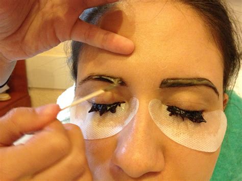 szalonban végzett szempilla festés