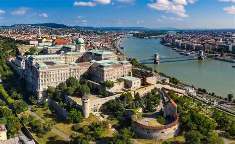 Budapest városi séták és ikonikus helyszínek vizuális ábrázolása