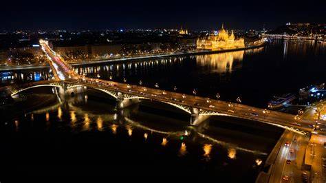 Budapest esti fényei és közvilágításának története
