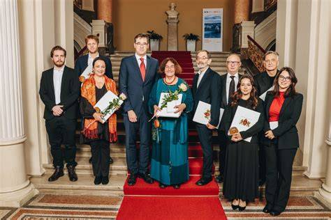 Képek Houdini budapesti örökségéről és Saly Noémi munkásságáról