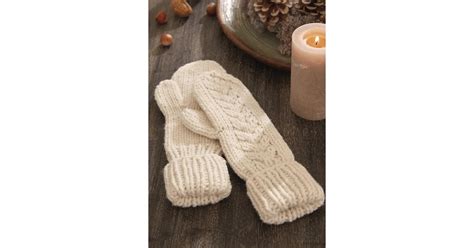 Csavart oldaltincs lófarokba kötve