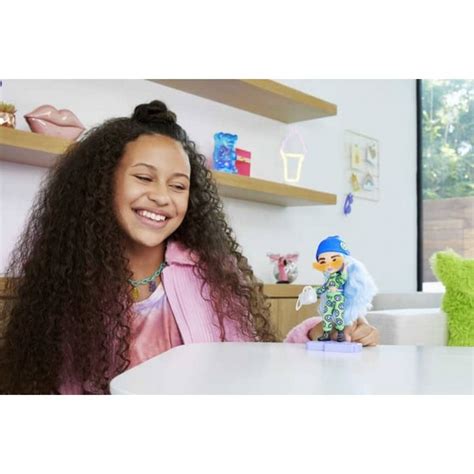 Baba sapkában napfény ellen