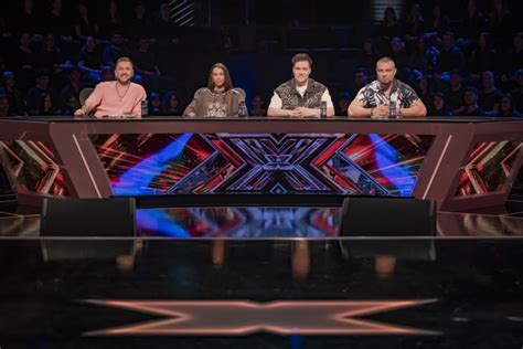 Az X-Faktor színpadán fellépő versenyzők