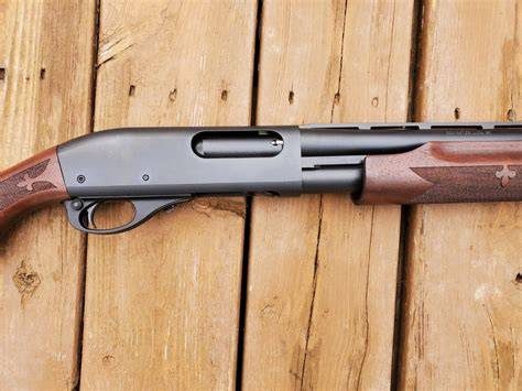 Remington 870 és RemArms 870 közti összehasonlítás vizuális ábra